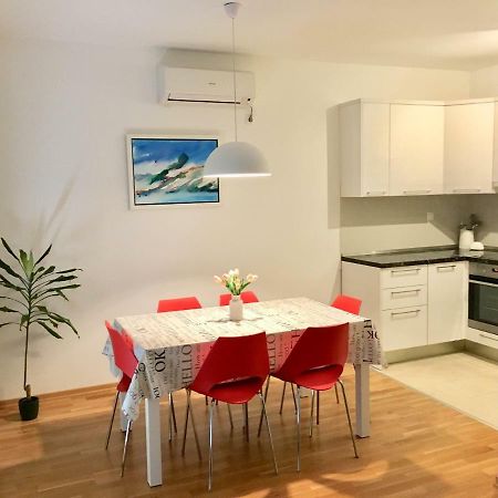 Antonijas Sunny Apartment Makarska Esterno foto