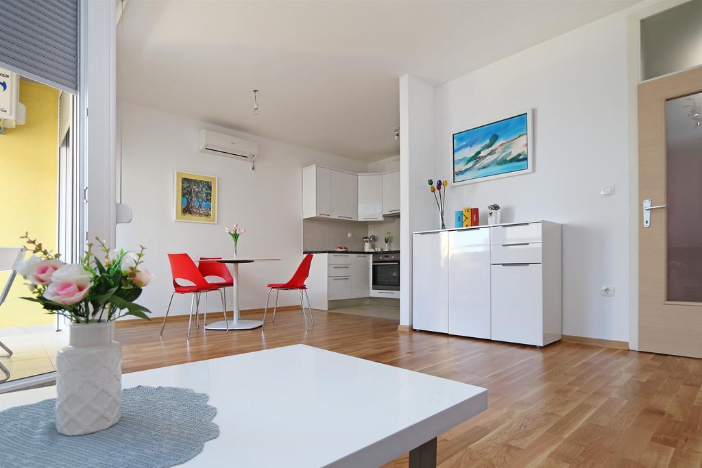 Antonijas Sunny Apartment Makarska Esterno foto