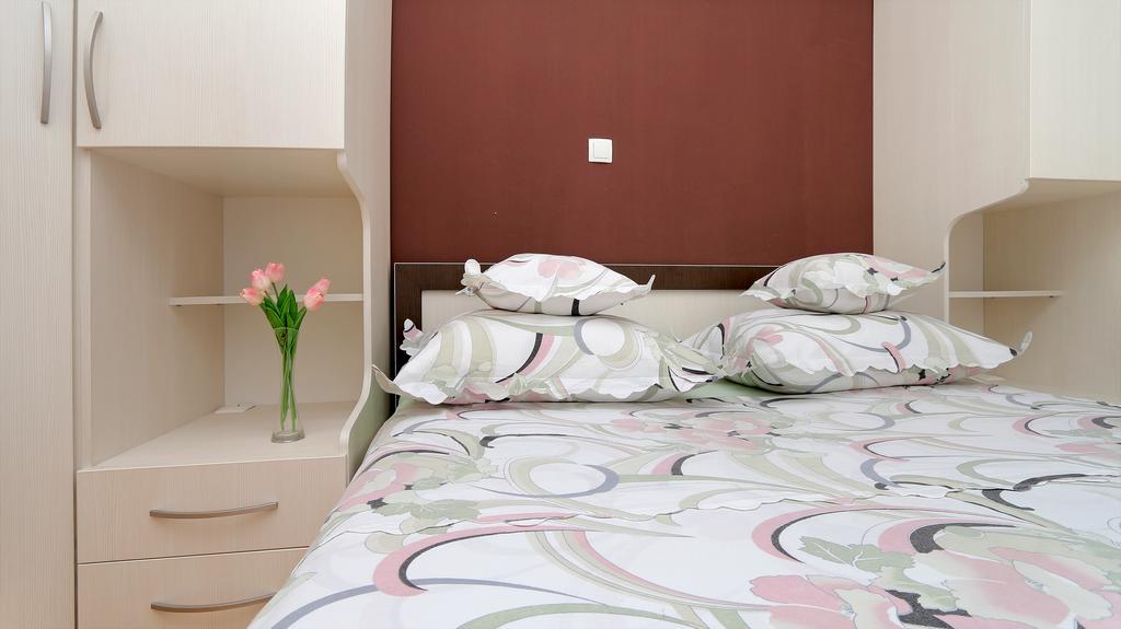 Antonijas Sunny Apartment Makarska Esterno foto
