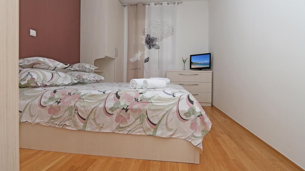 Antonijas Sunny Apartment Makarska Esterno foto